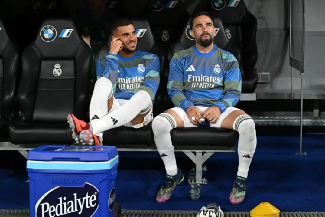  Hình ảnh trận đấu của Real Madrid với khu vực biên phải bị khai thác. 